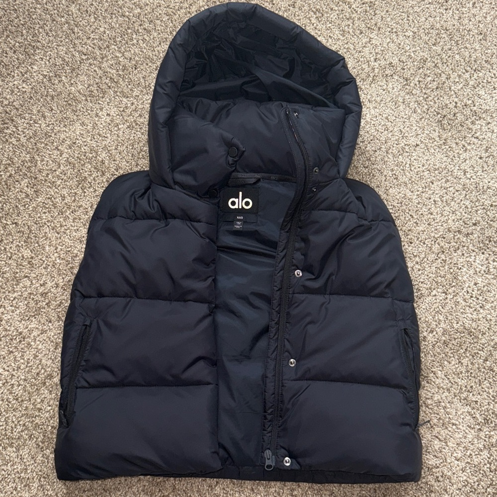 ✨100% AUTHENTIC ALO GOLD RUSH PUFFER VEST W/HOOD BRAND NEW BLACK XX-SMALL✨